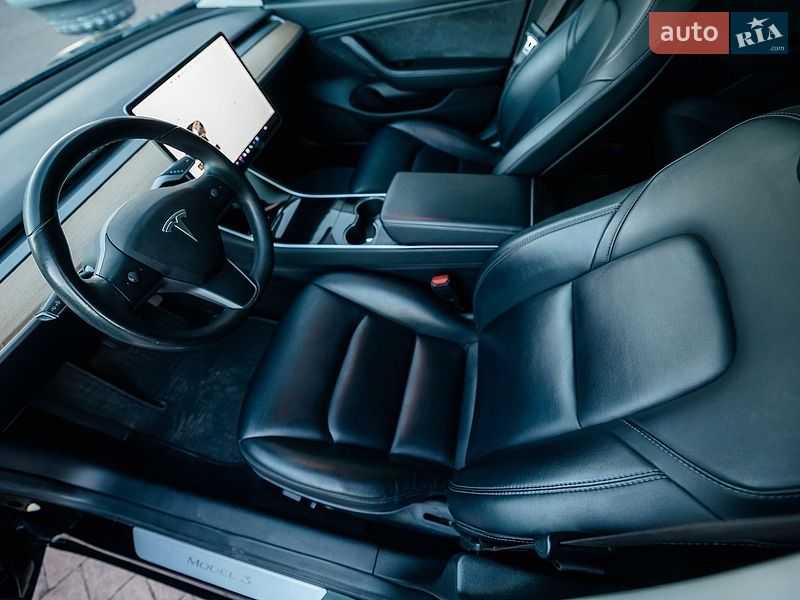 Седан Tesla Model 3 2018 в Стрию