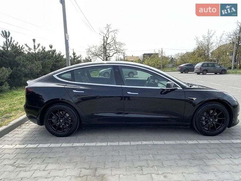 Седан Tesla Model 3 2019 в Одесі