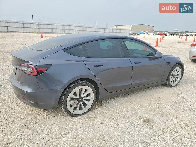 Седан Tesla Model 3 2021 в Львове