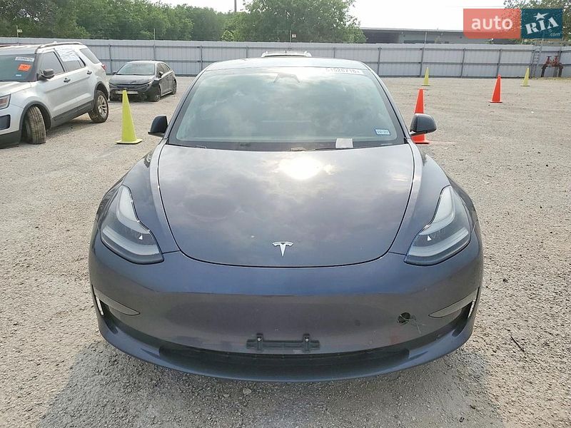 Седан Tesla Model 3 2021 в Львове