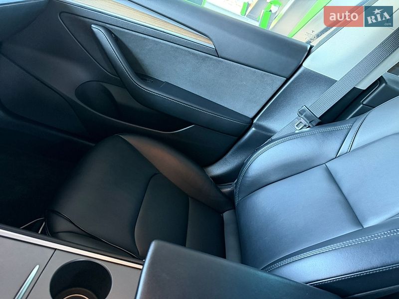 Седан Tesla Model 3 2021 в Одессе