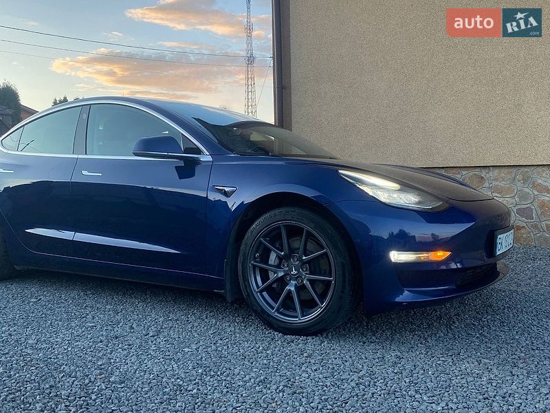 Седан Tesla Model 3 2018 в Рокитном фото 17 Седан Tesla Model 3 2018 в Рокитном