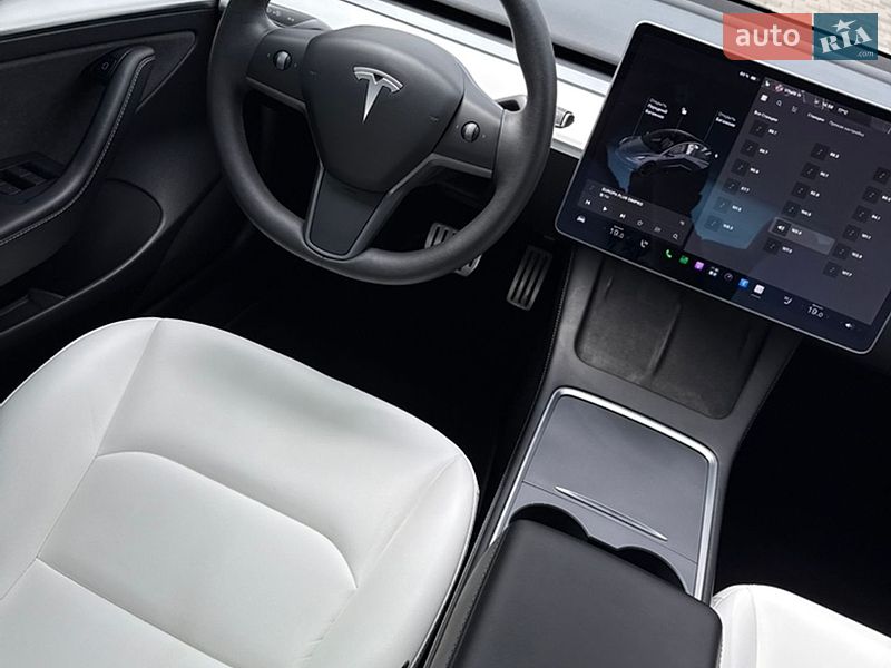 Седан Tesla Model 3 2021 в Дніпрі