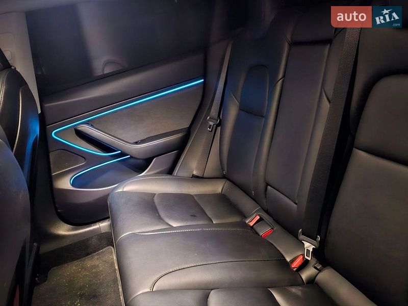Седан Tesla Model 3 2019 в Ровно