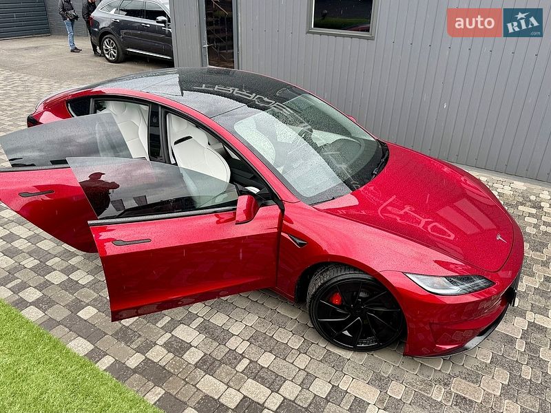 Седан Tesla Model 3 2024 в Киеве