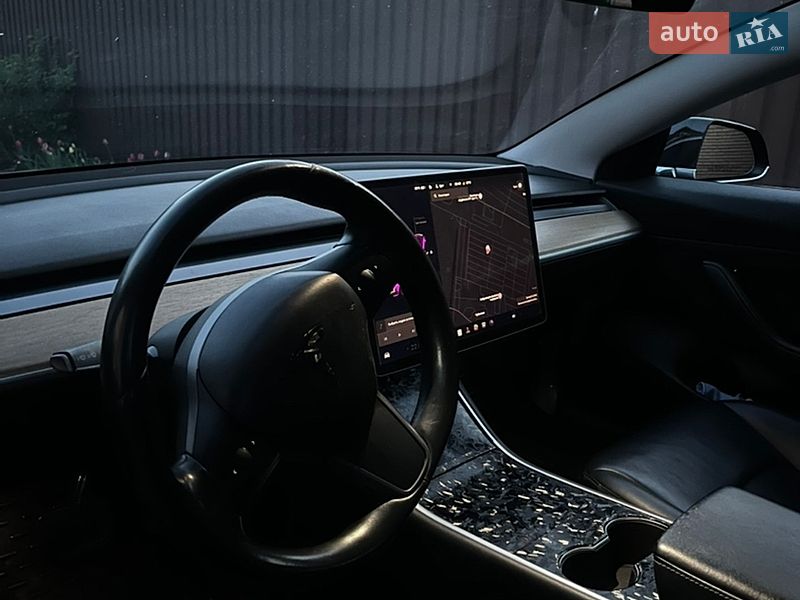 Седан Tesla Model 3 2018 в Києві