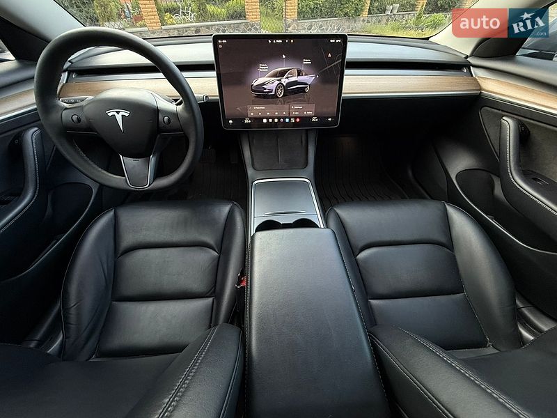 Седан Tesla Model 3 2022 в Тальному