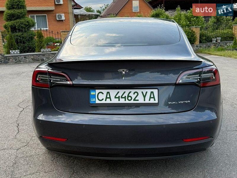 Седан Tesla Model 3 2022 в Тальному