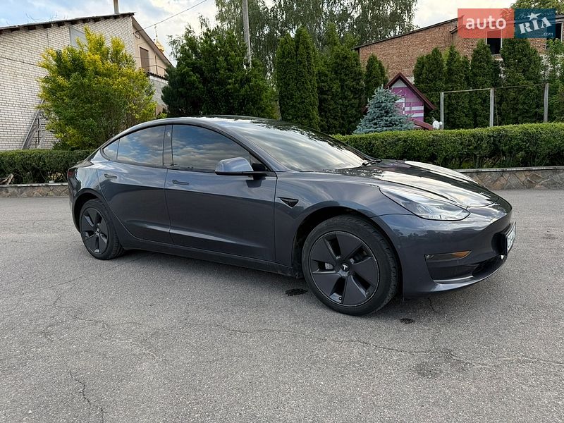 Седан Tesla Model 3 2022 в Тальному