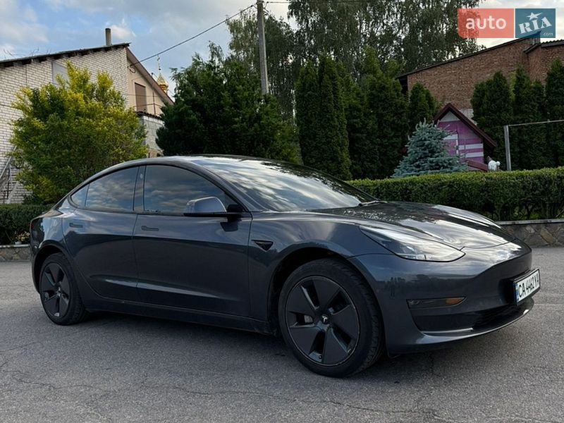 Седан Tesla Model 3 2022 в Тальному