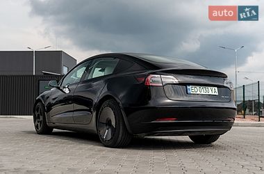 Седан Tesla Model 3 2018 в Львове