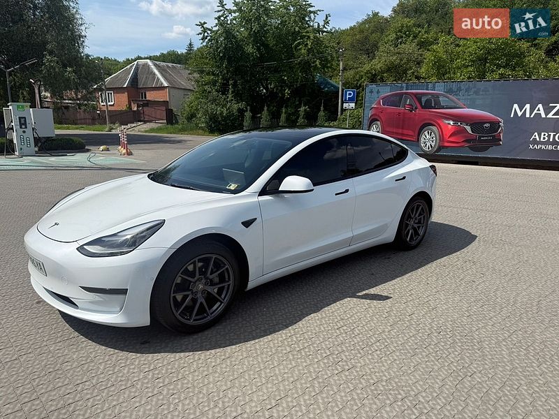 Седан Tesla Model 3 2021 в Полтаві