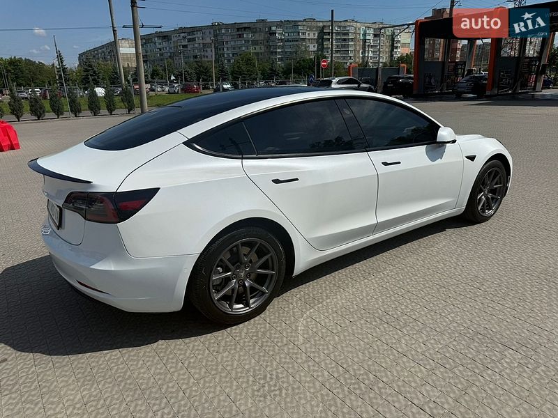 Седан Tesla Model 3 2021 в Полтаві