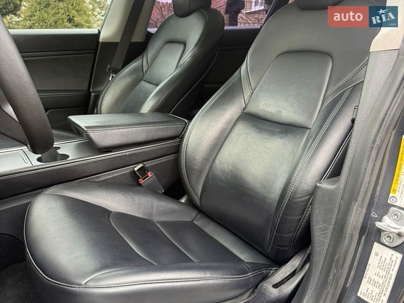 Седан Tesla Model 3 2021 в Луцьку