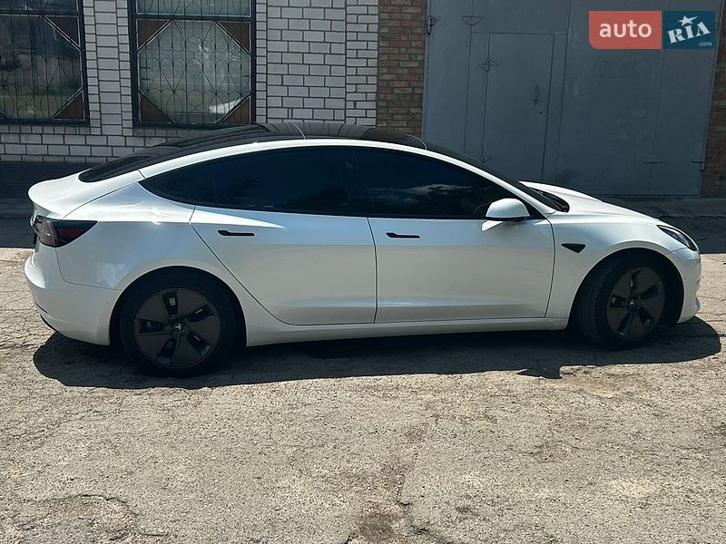 Седан Tesla Model 3 2021 в Первомайську