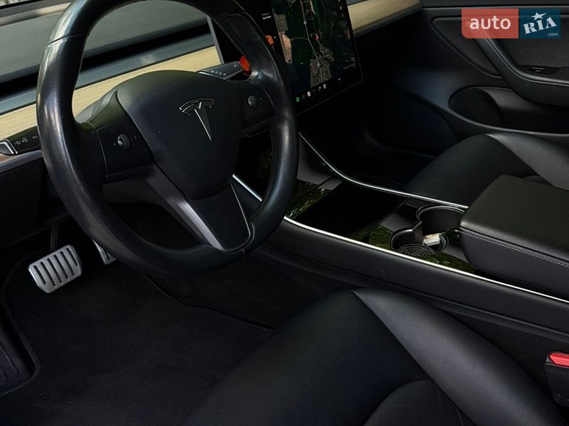Седан Tesla Model 3 2019 в Житомирі