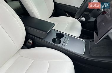 Седан Tesla Model 3 2020 в Виннице