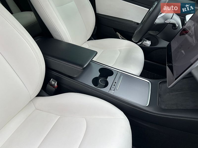 Седан Tesla Model 3 2020 в Виннице