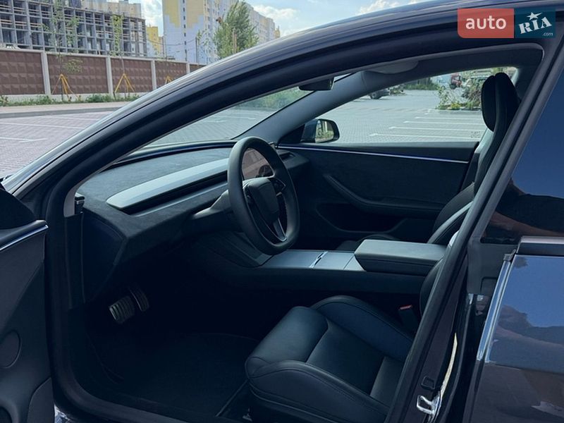 Седан Tesla Model 3 2024 в Києві