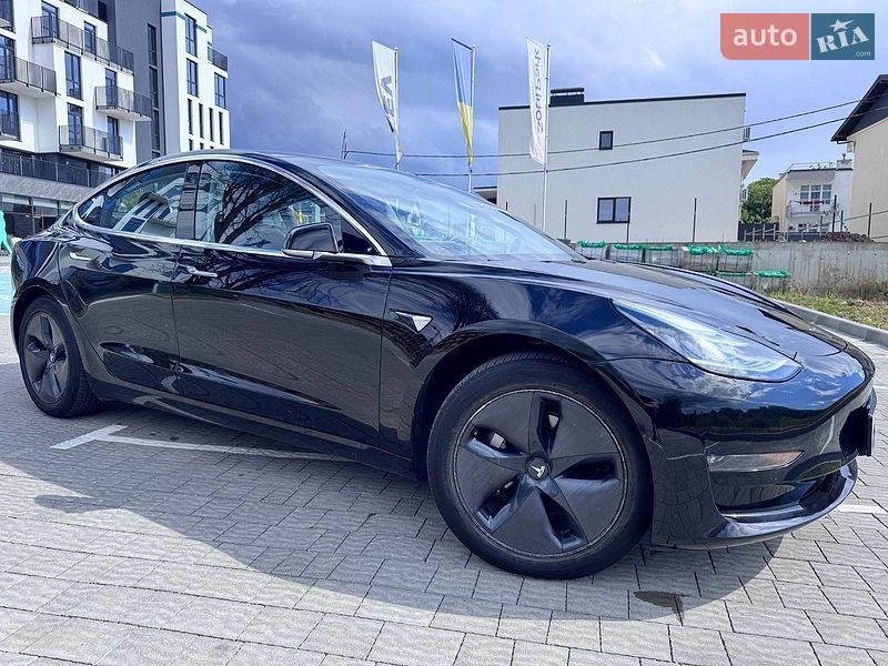 Седан Tesla Model 3 2018 в Львові