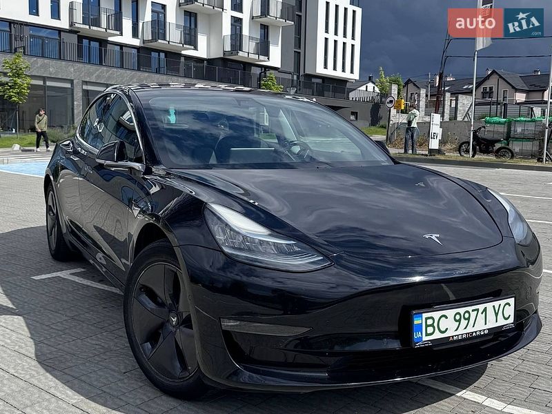 Седан Tesla Model 3 2018 в Львові