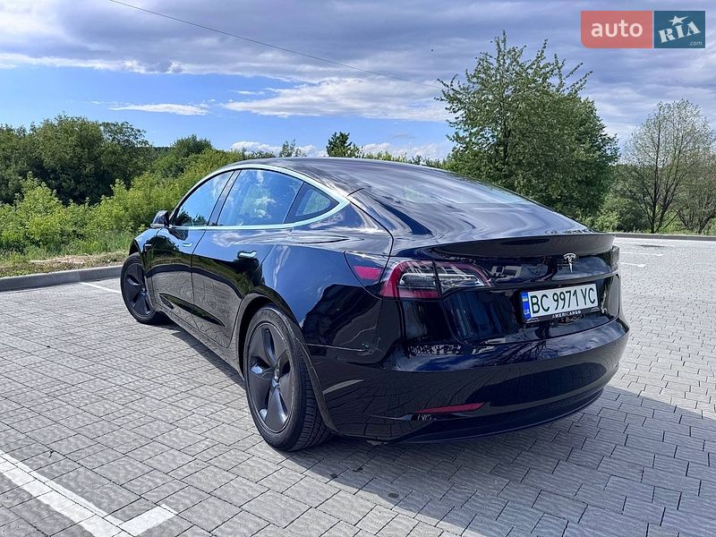 Седан Tesla Model 3 2018 в Львові