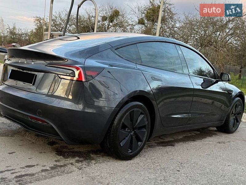 Седан Tesla Model 3 2024 в Києві