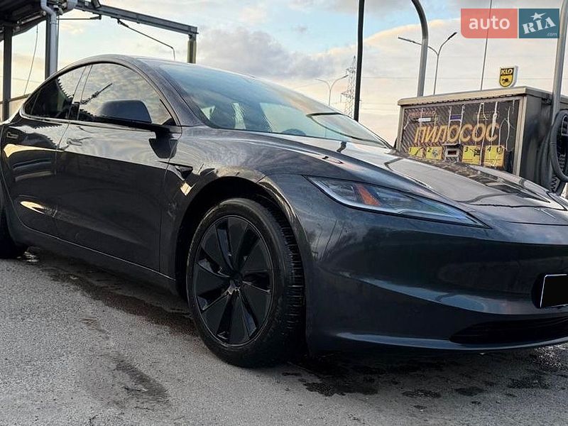 Tesla Model 3 2024