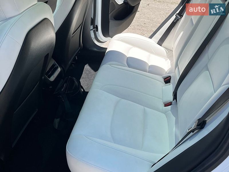Седан Tesla Model 3 2020 в Днепре