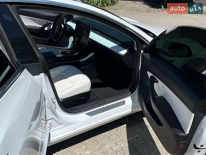Седан Tesla Model 3 2020 в Днепре