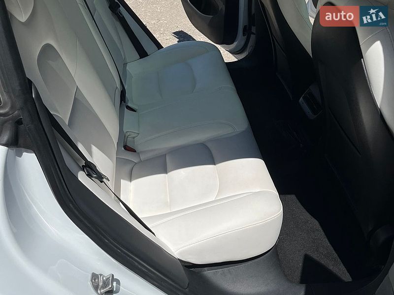 Седан Tesla Model 3 2020 в Днепре