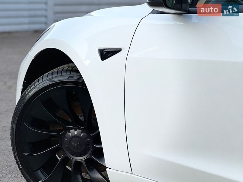 Седан Tesla Model 3 2023 в Харькове