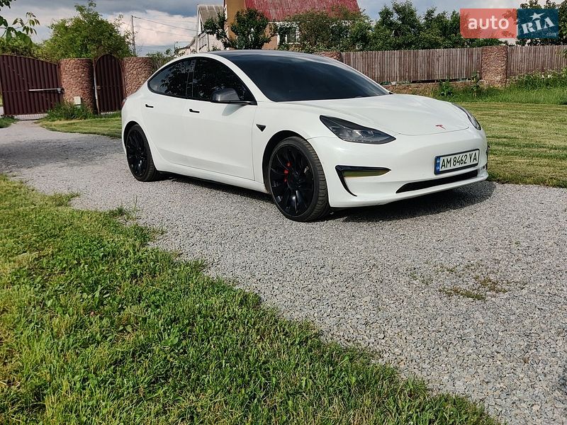 Седан Tesla Model 3 2021 в Житомире