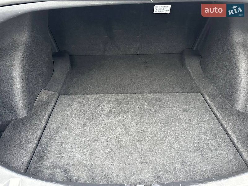 Седан Tesla Model 3 2021 в Львове