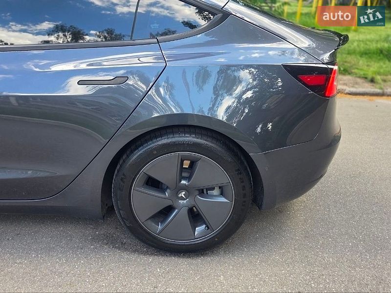 Седан Tesla Model 3 2022 в Киеве