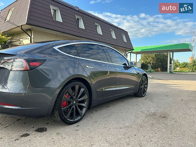Седан Tesla Model 3 2019 в Фастове