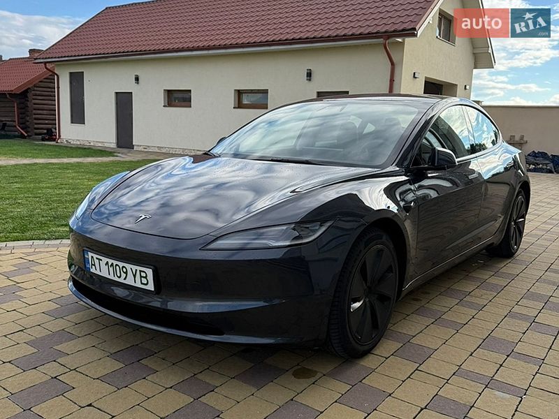 Седан Tesla Model 3 2024 в Ивано-Франковске