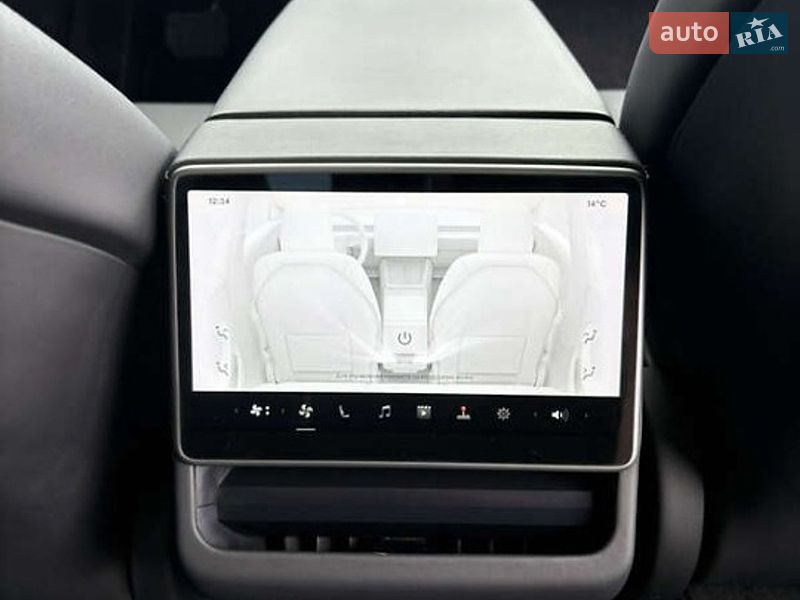 Седан Tesla Model 3 2024 в Києві