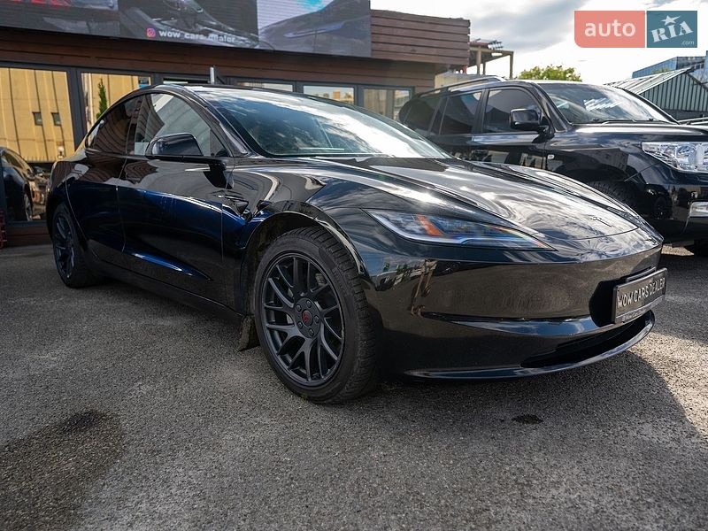 Седан Tesla Model 3 2024 в Киеве