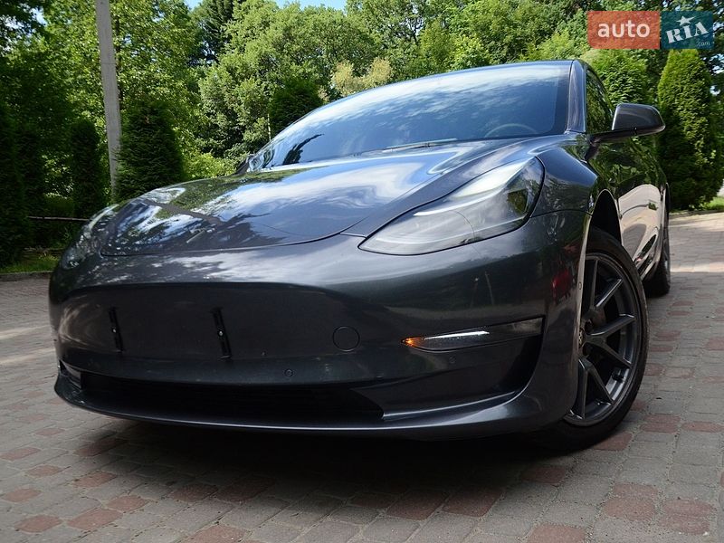 Седан Tesla Model 3 2022 в Трускавці