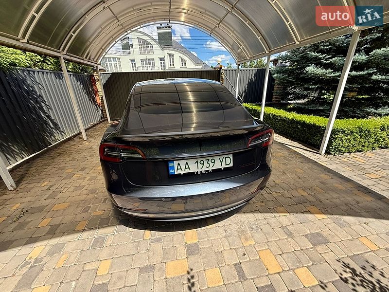 Седан Tesla Model 3 2022 в Киеве