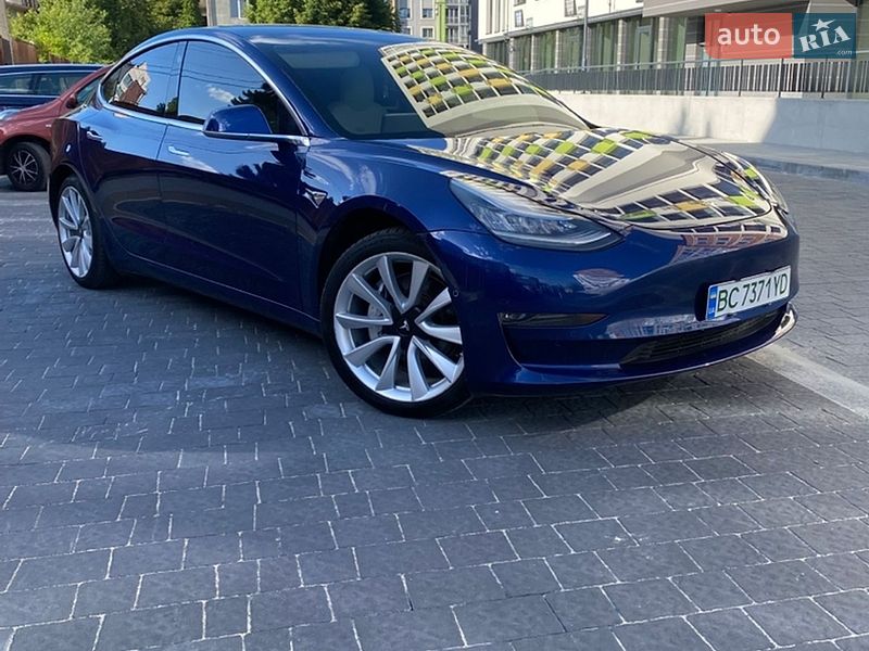 Седан Tesla Model 3 2019 в Львове
