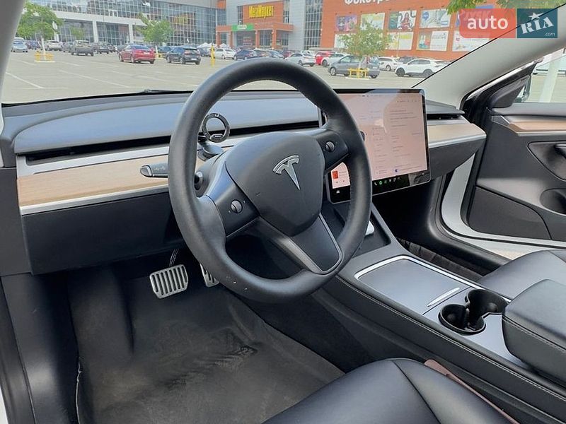 Седан Tesla Model 3 2023 в Броварах фото 28 Седан Tesla Model 3 2023 в Броварах