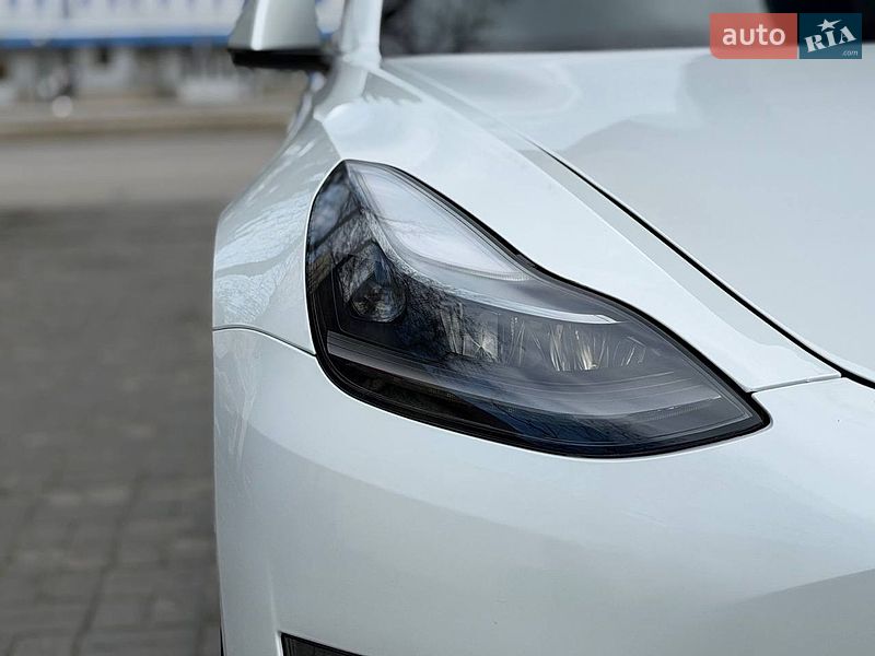 Седан Tesla Model 3 2023 в Днепре
