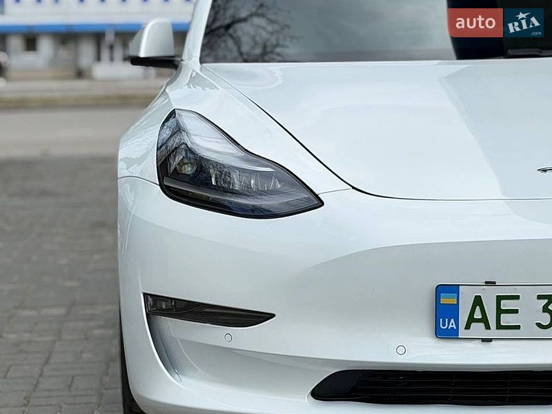 Седан Tesla Model 3 2023 в Днепре