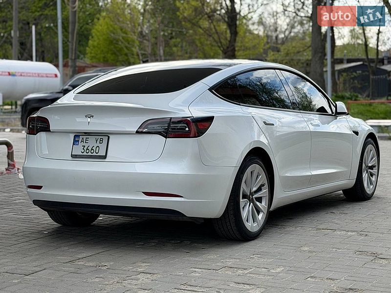 Седан Tesla Model 3 2023 в Днепре