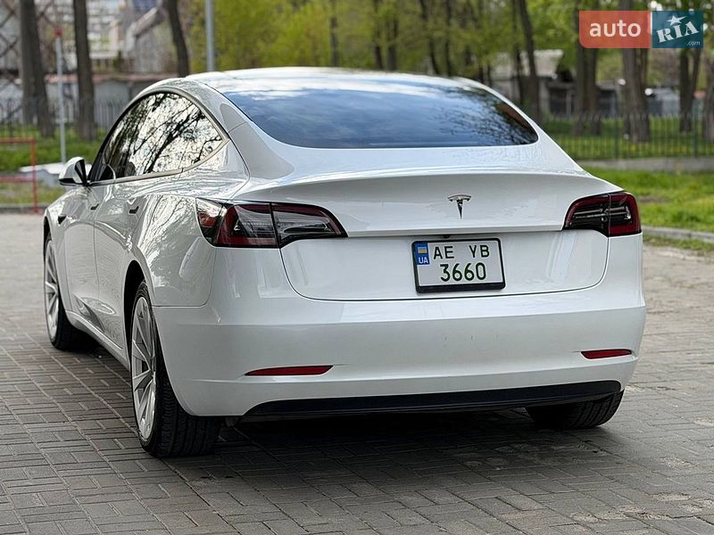 Седан Tesla Model 3 2023 в Днепре