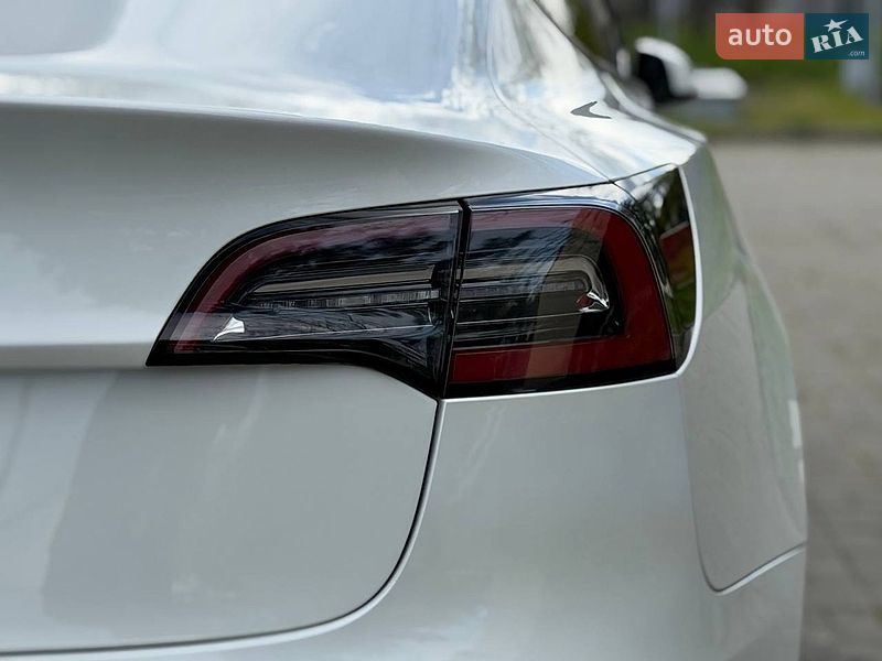 Седан Tesla Model 3 2023 в Днепре