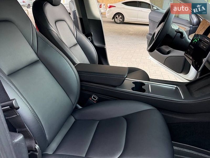 Седан Tesla Model 3 2023 в Днепре