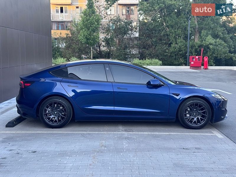 Седан Tesla Model 3 2024 в Киеве